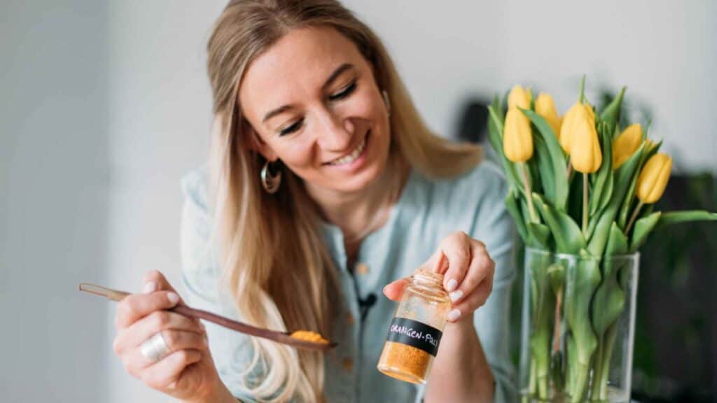 Patricia mit selbstgemachten Orangen-Pulvis