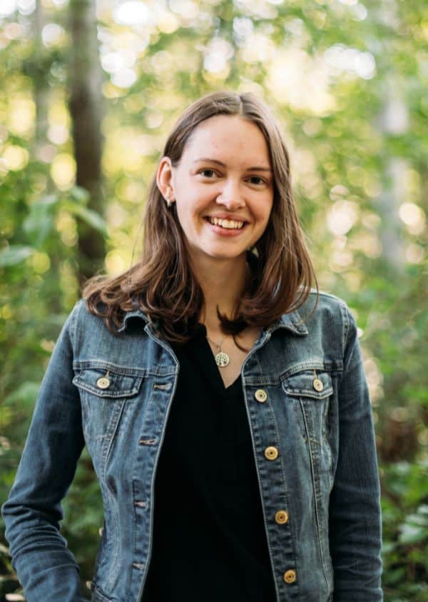 Kräuterwanderin Anja der Naturakademie